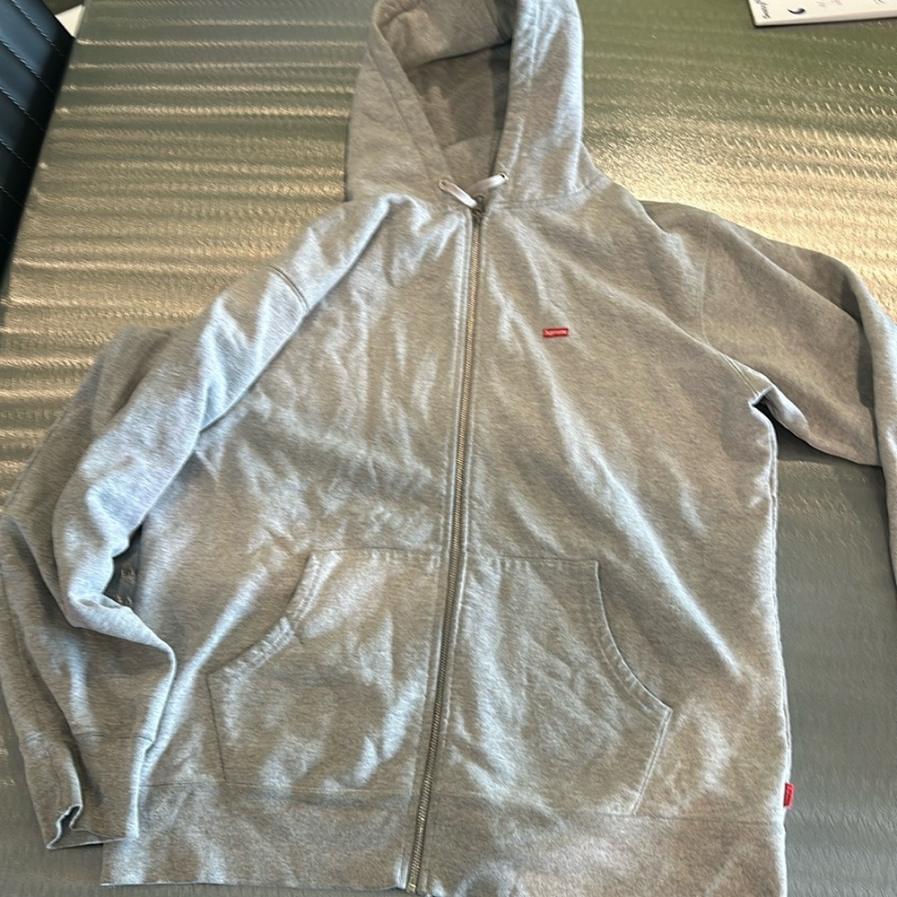Supreme small box hoodie. Xl